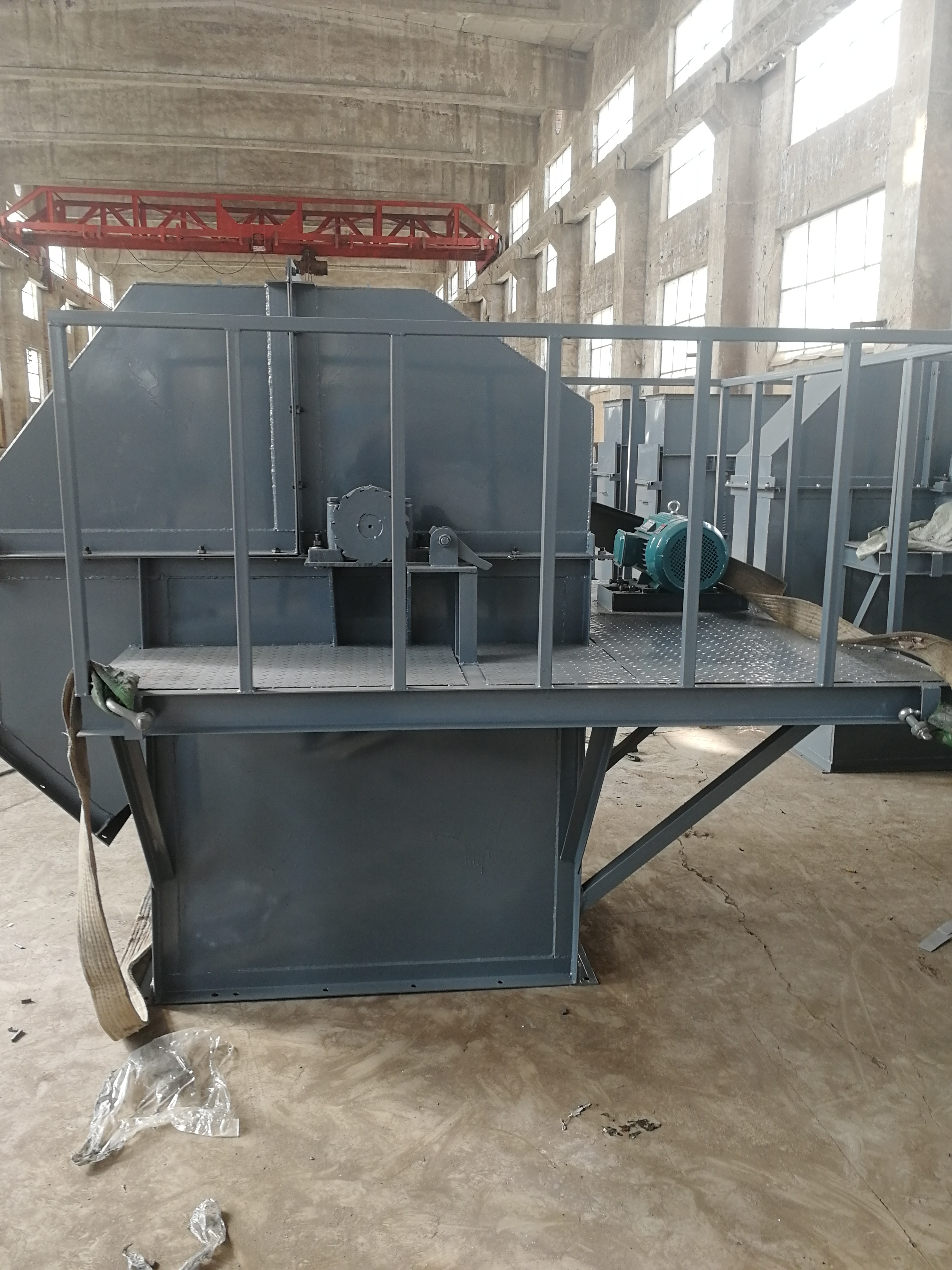 NE鏈條式斗式提升機(jī)鏈條調(diào)整改進(jìn) (鏈?zhǔn)蕉诽釞C(jī)型號)