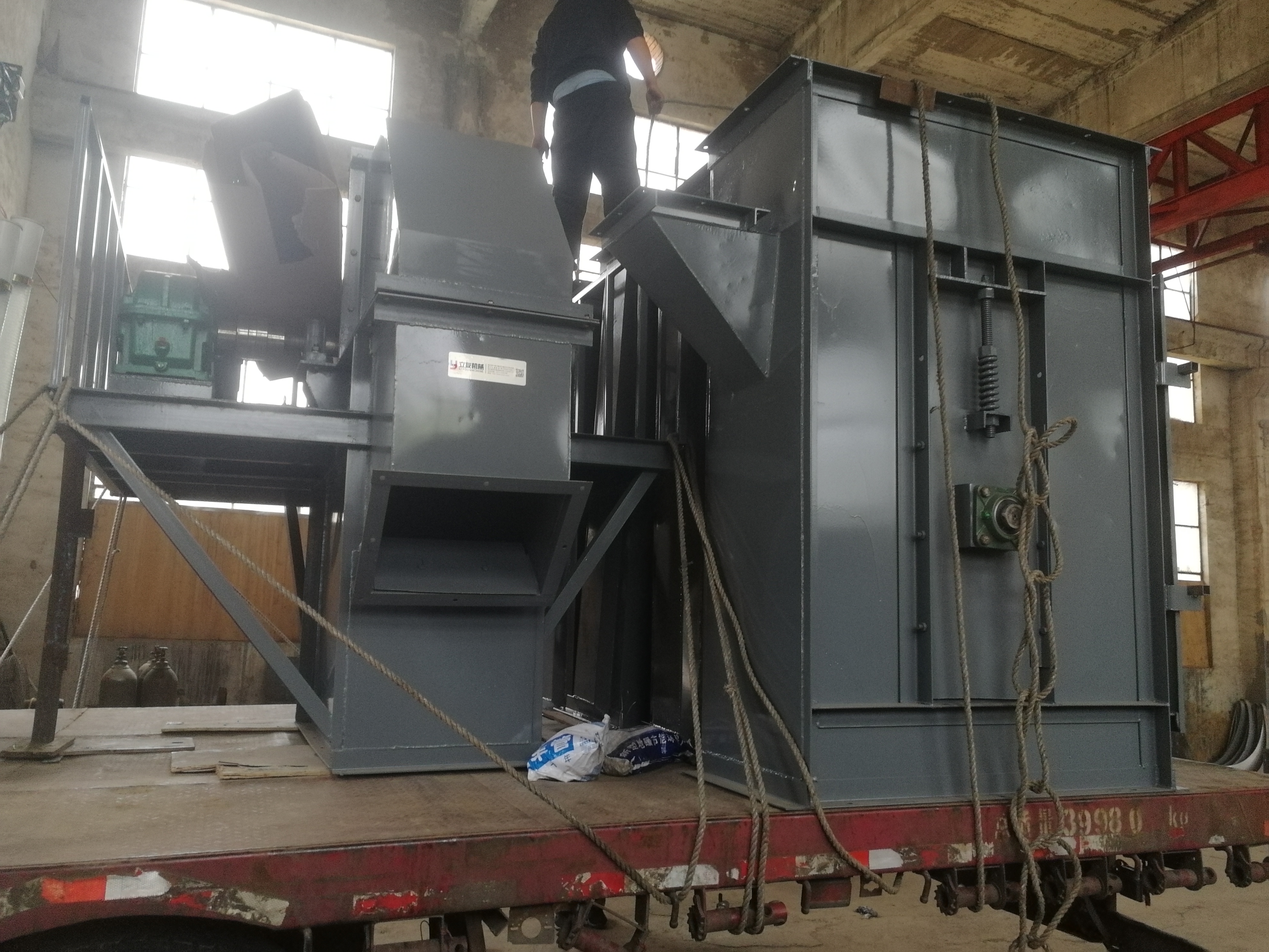 z型翻斗提升機相比其他提升機的優勢在哪里？ (翻斗式提升機視頻)