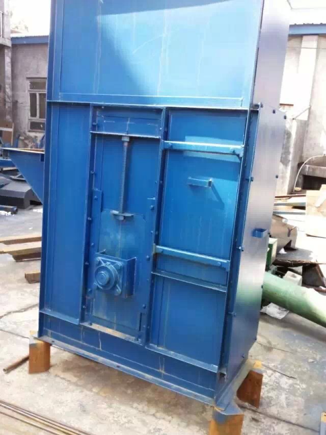 往復式提升機輸送物料質量不能大，粒度也不能大(z型連續往復式提升機)